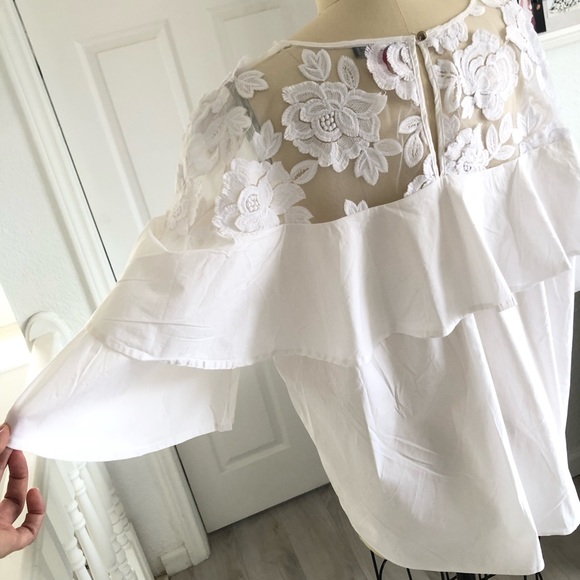 VINCE CAMUTO white top . - Picture 11 of 16